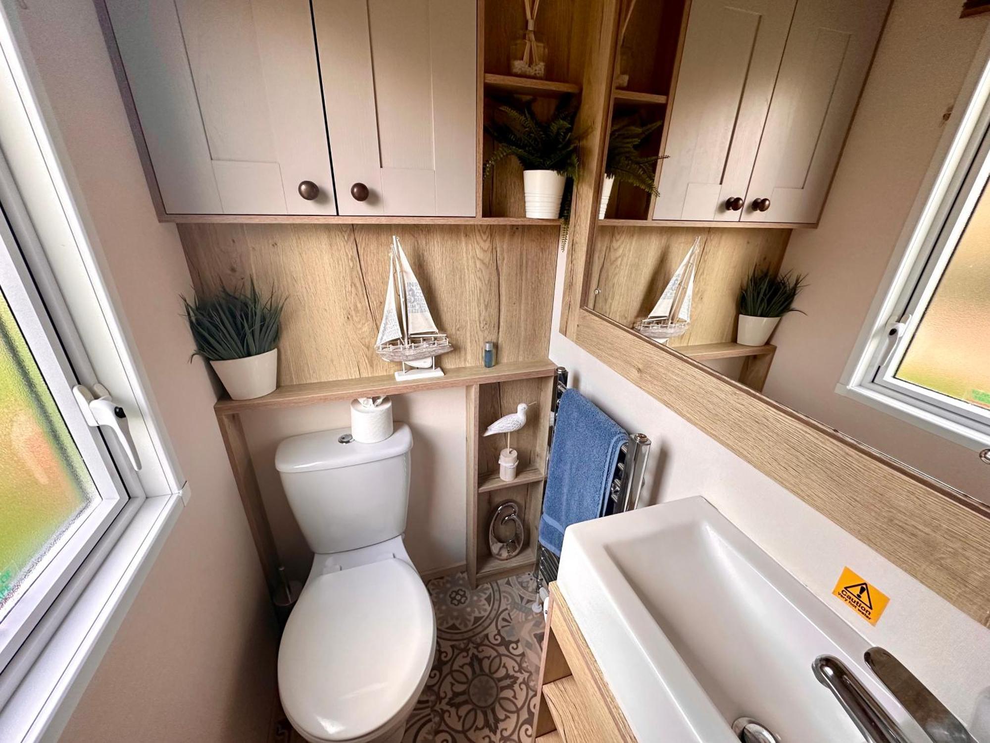 The Boat House, Hot Tub Lodge South Cerney Ngoại thất bức ảnh