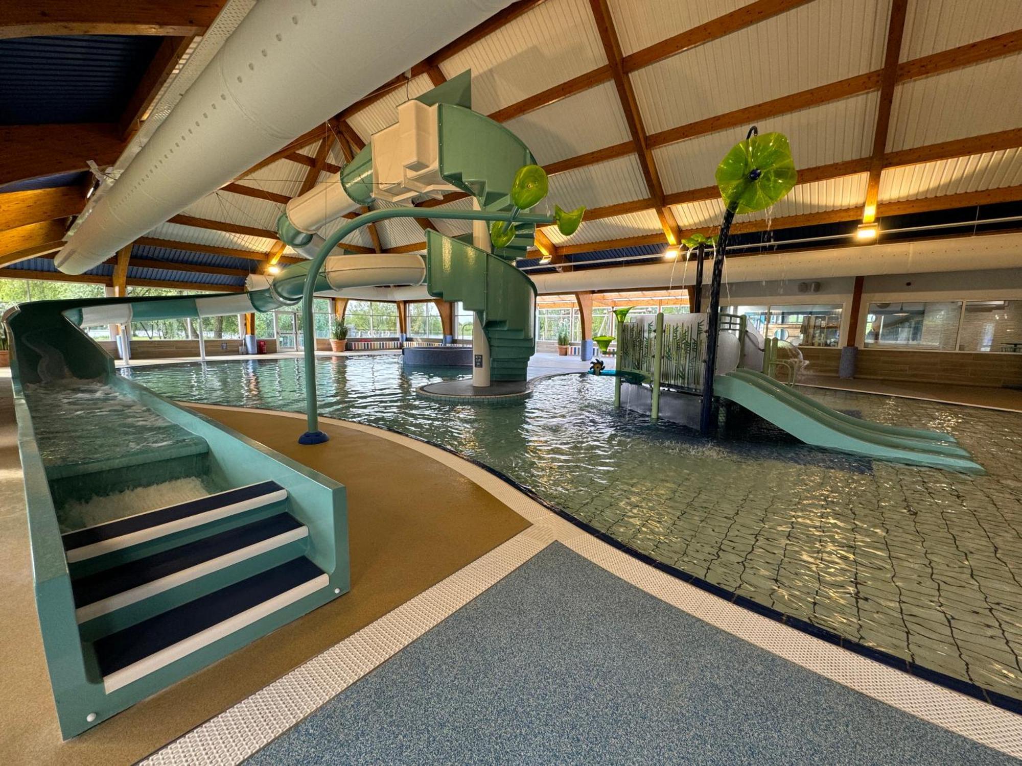 The Boat House, Hot Tub Lodge South Cerney Ngoại thất bức ảnh